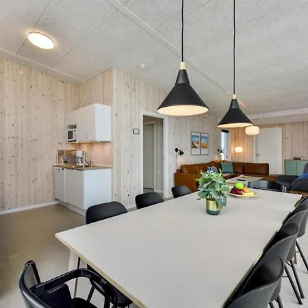Holiday Homes, Sondervig
