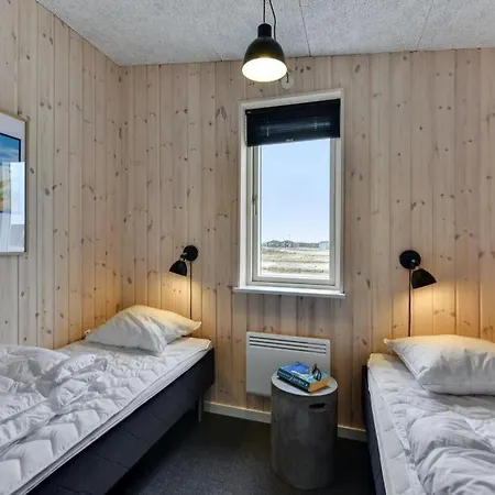 Holiday Homes, Sondervig